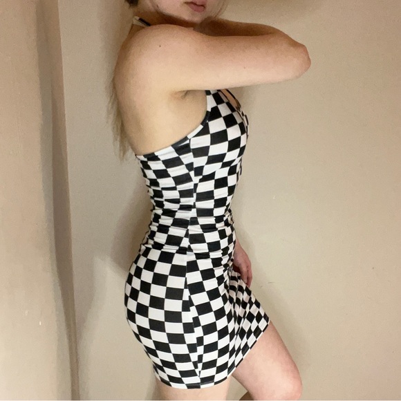 Checkered Halter-top Bodycon Dress - Picture 4 of 5